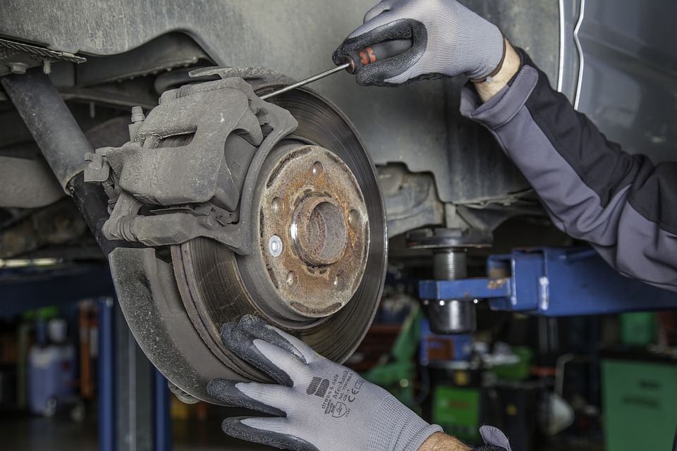 Auto maakt schurend geluid